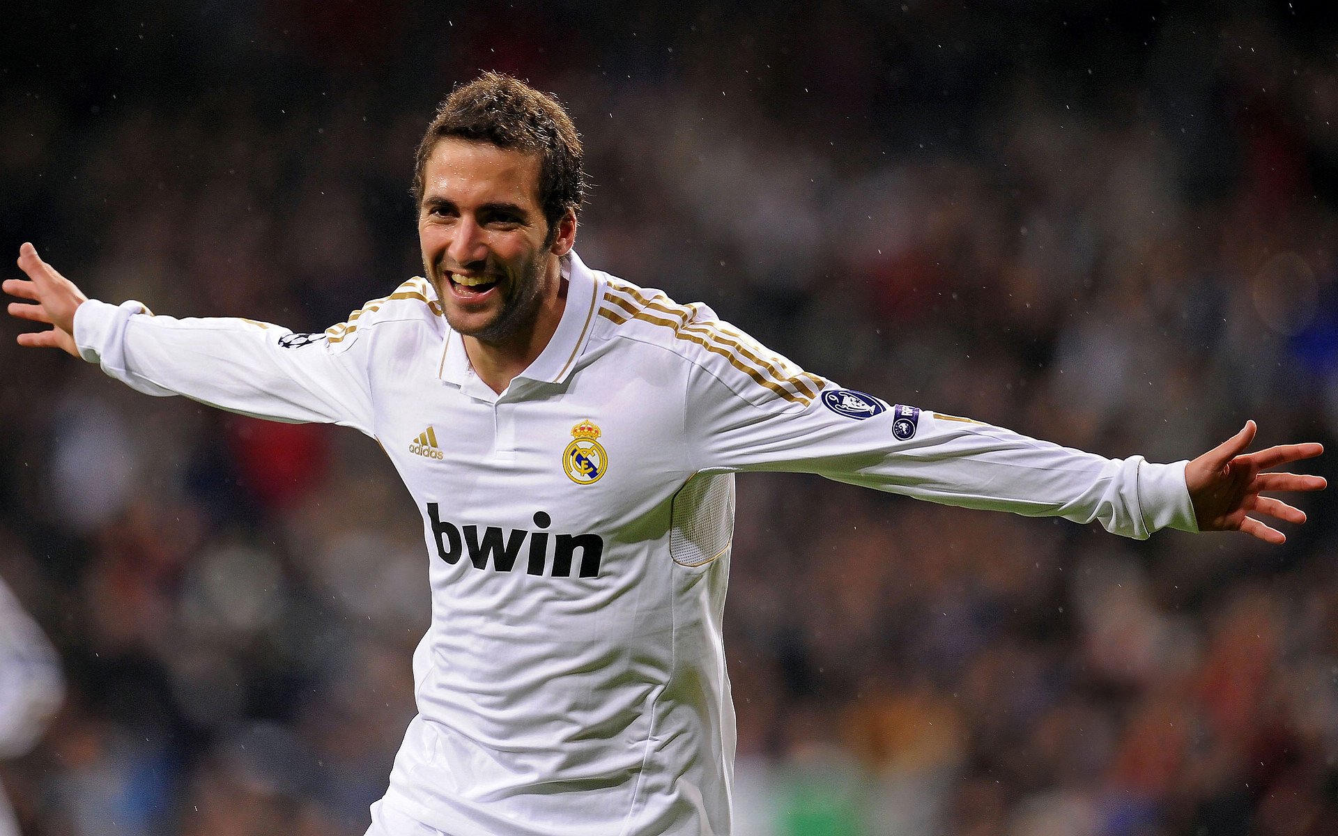 米兰体育登陆-搏击台上竞技水平稳步提升，搏击进攻技巧